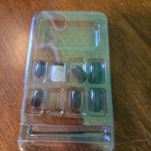 24pc Reusable Press-On Nails Set With Elegant Designs Lot - Picture 4 of 6